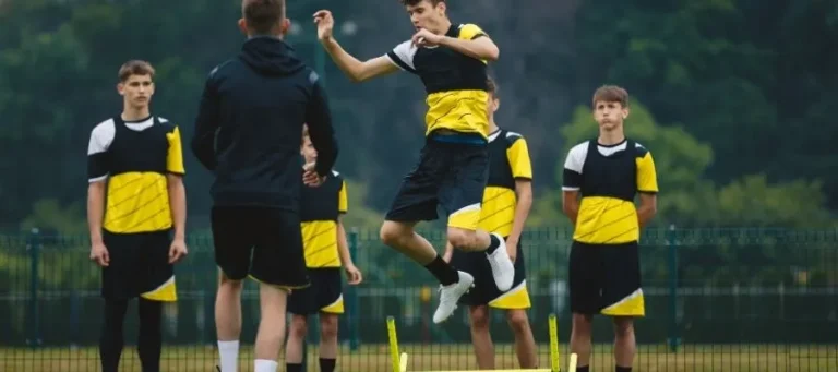 Entrenamiento de habilidades defensivas para futbolistas